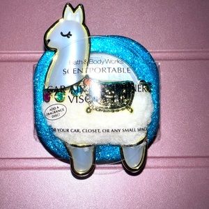 Bath & Body Works Fuzzy Llama Car Visor Clip Fragrance Holder